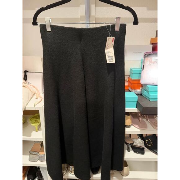 Uniqlo knit black midi skirt small NWT - Picture 1 of 3